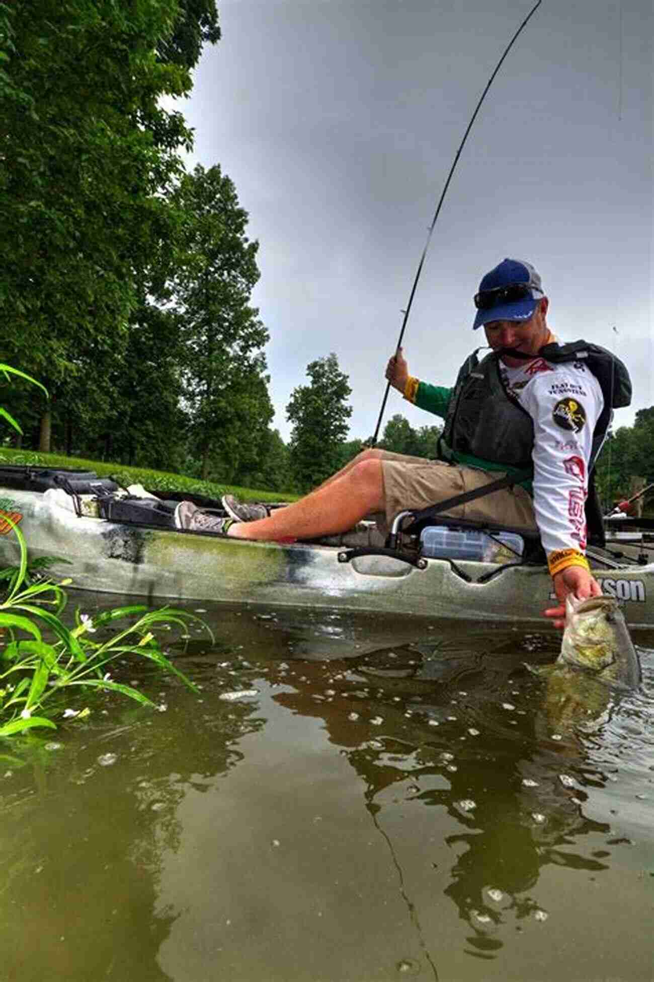 Angler Catching A Bass Cooper County Missouri Fishing Floating Guide Book: Complete Fishing And Floating Information For Cooper County Missouri (Missouri Fishing Floating Guide Books)