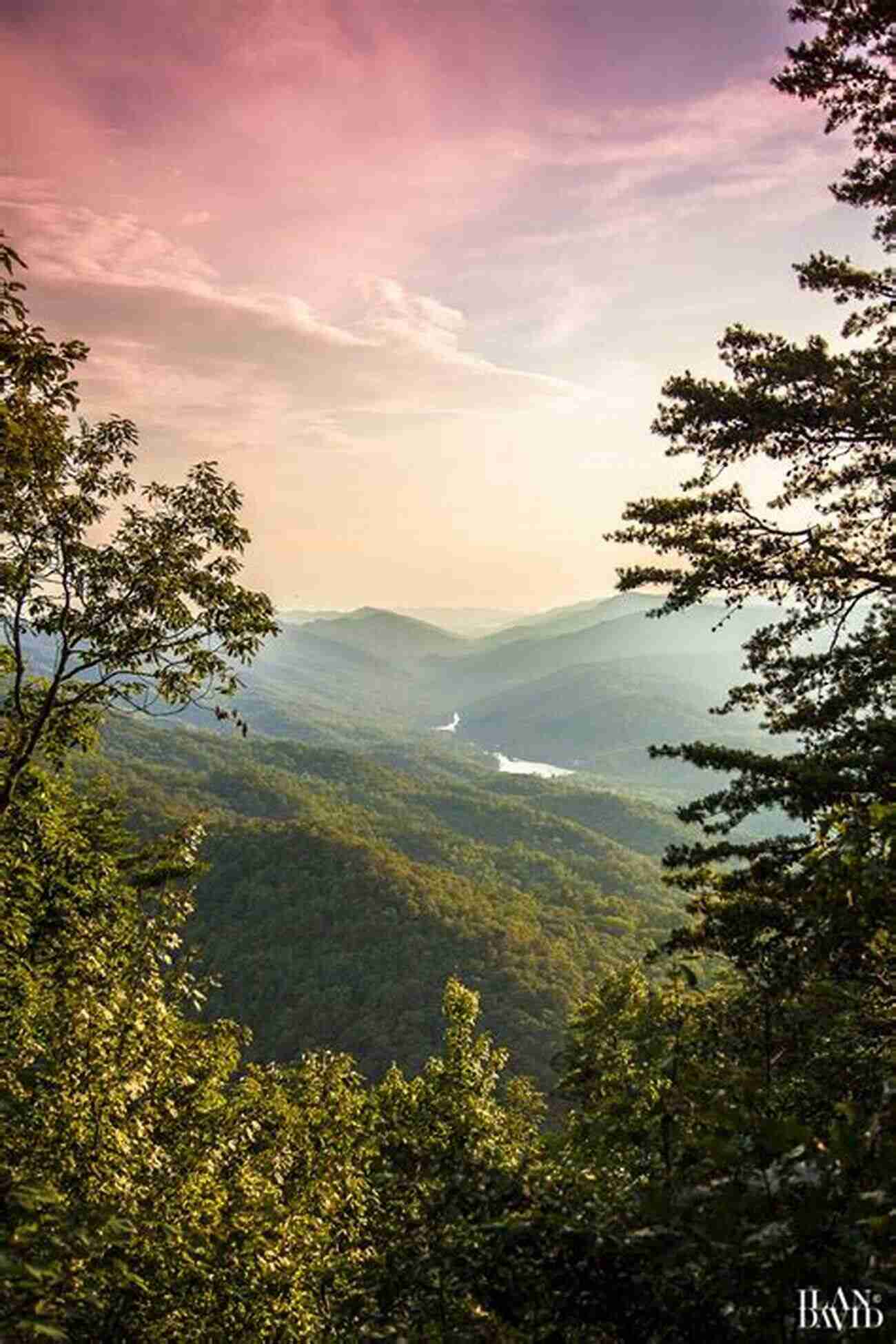 Cumberland Gap A Scenic View Of Majestic Mountains Cumberland Gap National Historical Park (Images Of America)