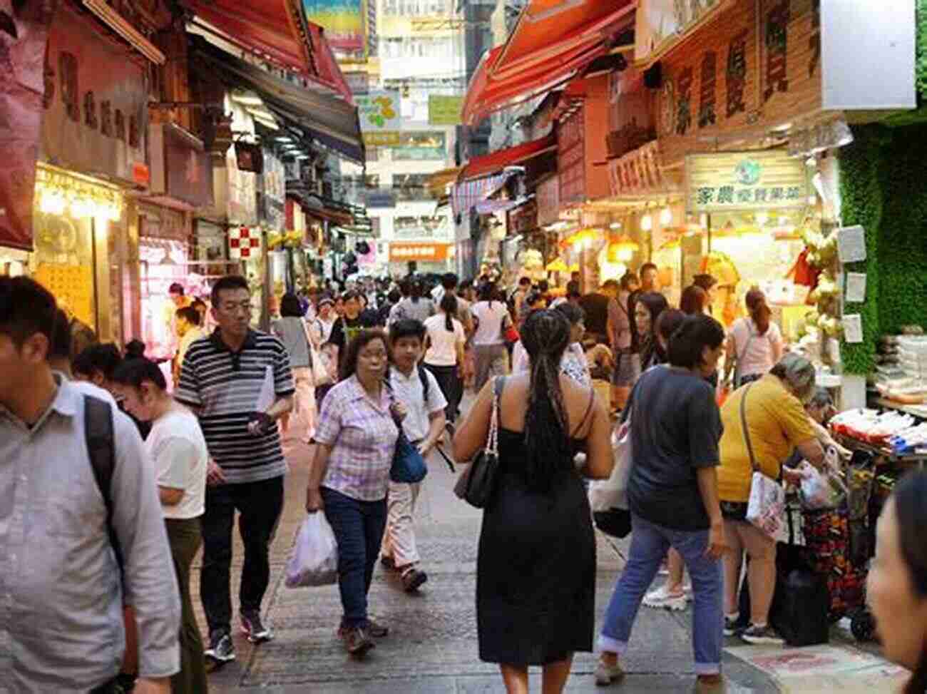 Explore The Vibrant And Bustling Streets Of Hong Kong Hong Kong Interactive Guide: Chinese English German (Asia City Guides)