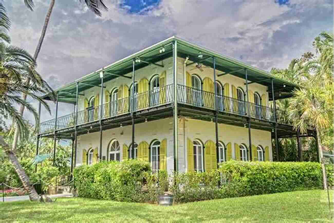 Hemingway House A Vintage Photograph Of Ernest Hemingway's Residence, A Major Landmark In Key West Key West (Images Of America)