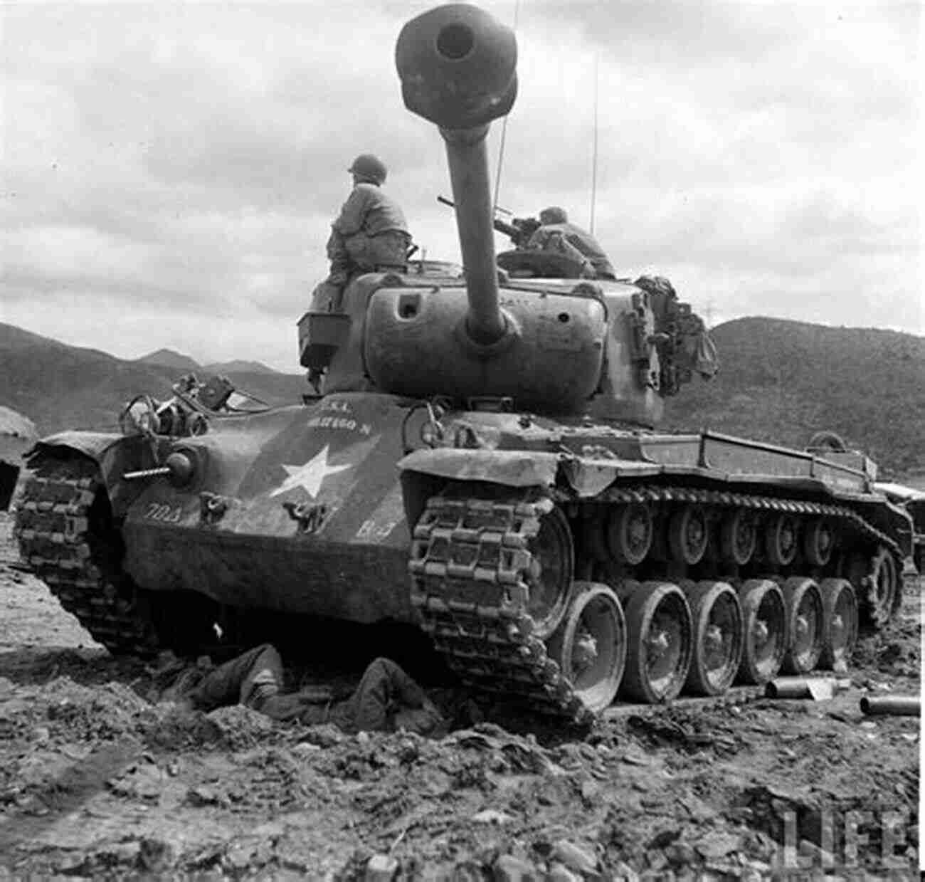 The Legendary M26/M46 Pershing Tank: A Powerful Force On The Battlefield M26/M46 Pershing Tank 1943 53 (New Vanguard 35)