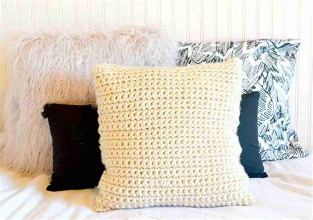 Crocheted Super Chunky Pillow Using Super Chunky Yarn Supersize Crochet: 20 Quick Crochet Projects Using Super Chunky Yarn