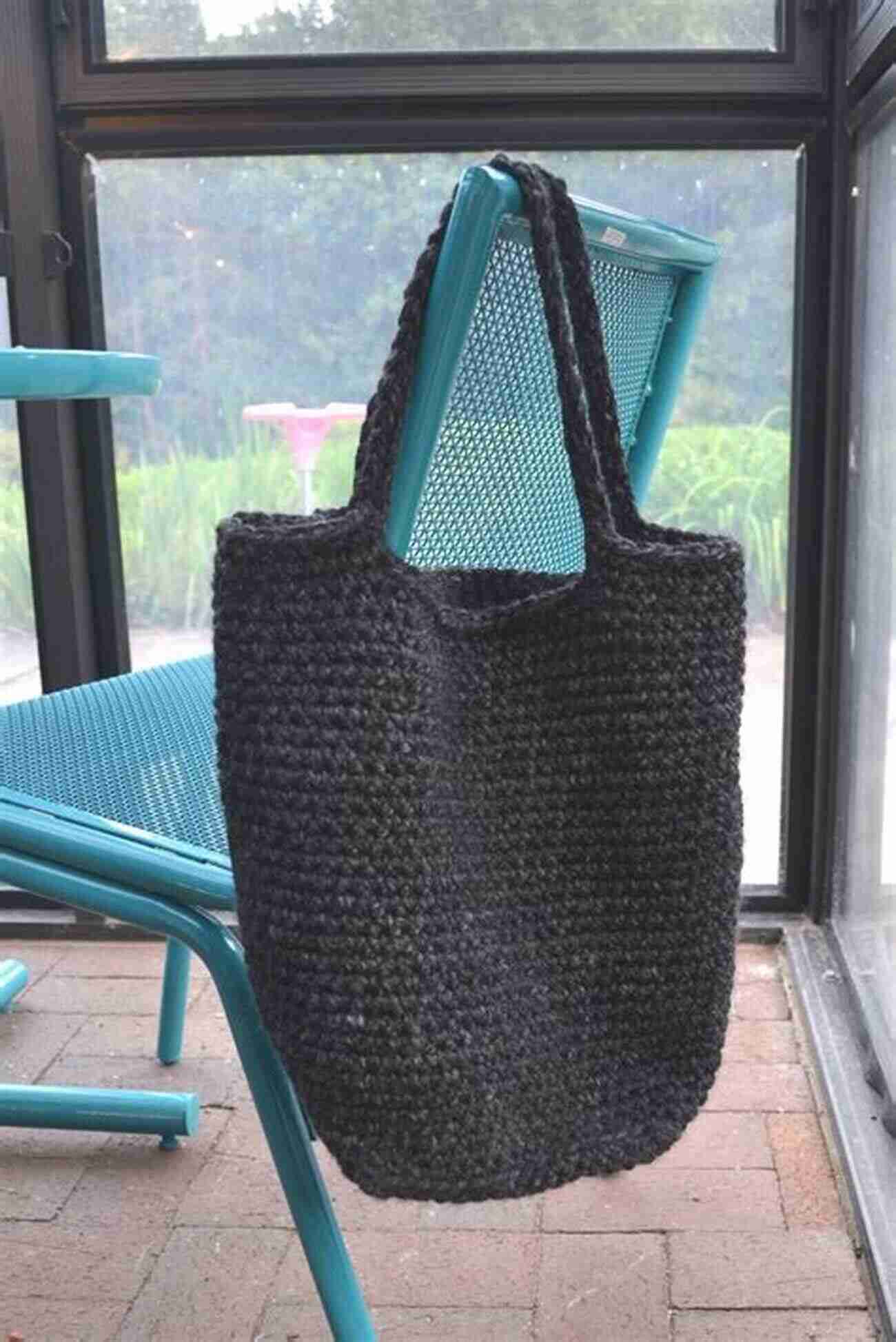 Crocheted Super Chunky Tote Bag Using Super Chunky Yarn Supersize Crochet: 20 Quick Crochet Projects Using Super Chunky Yarn