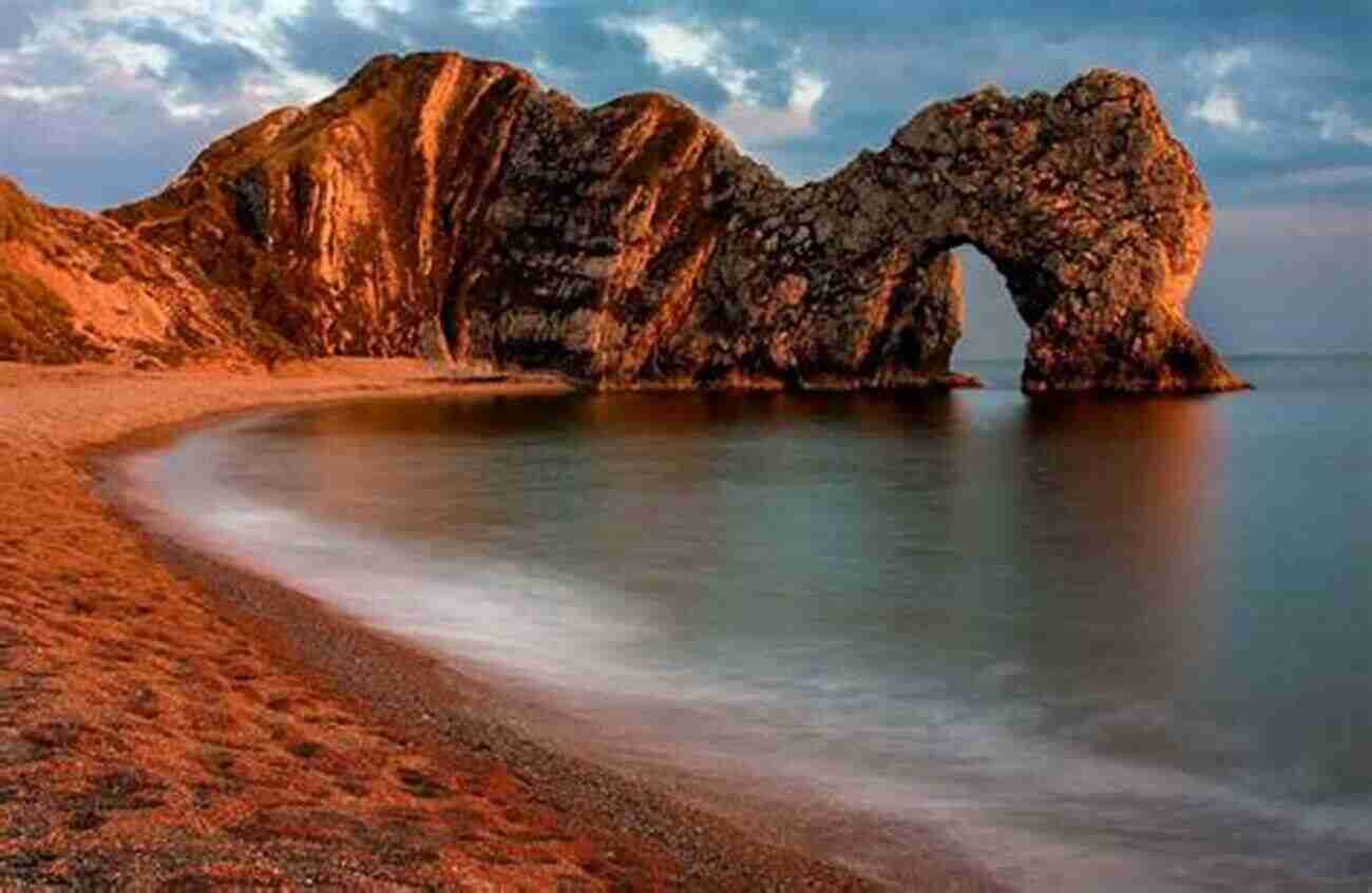 Long_description_keyword Majestic Cliffs Along The Jurassic Coast A Leisurely Guide To The South West Coast Path: Port Isaac To St Ives